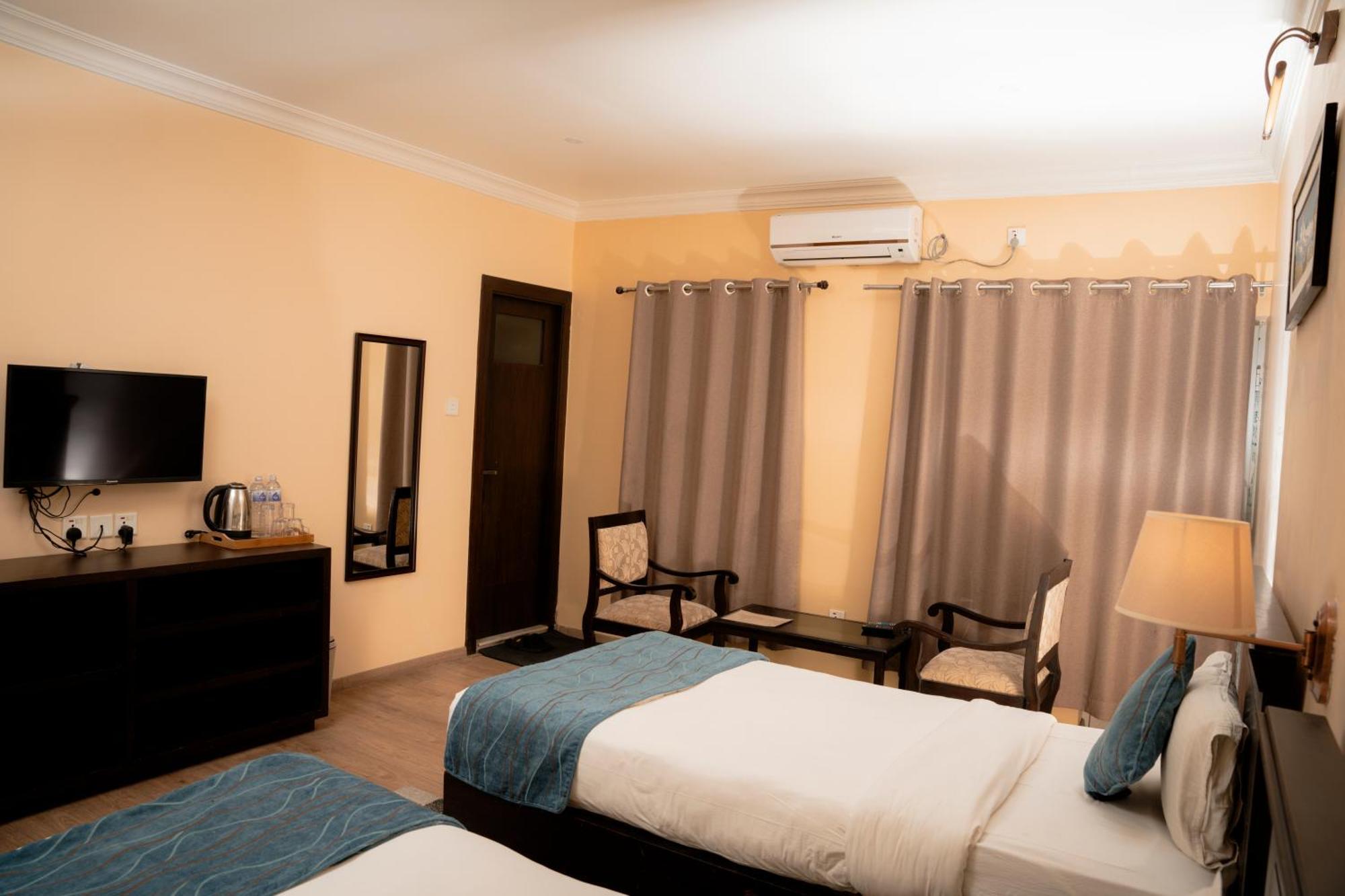 Hotel Maden Inn Itahari Esterno foto