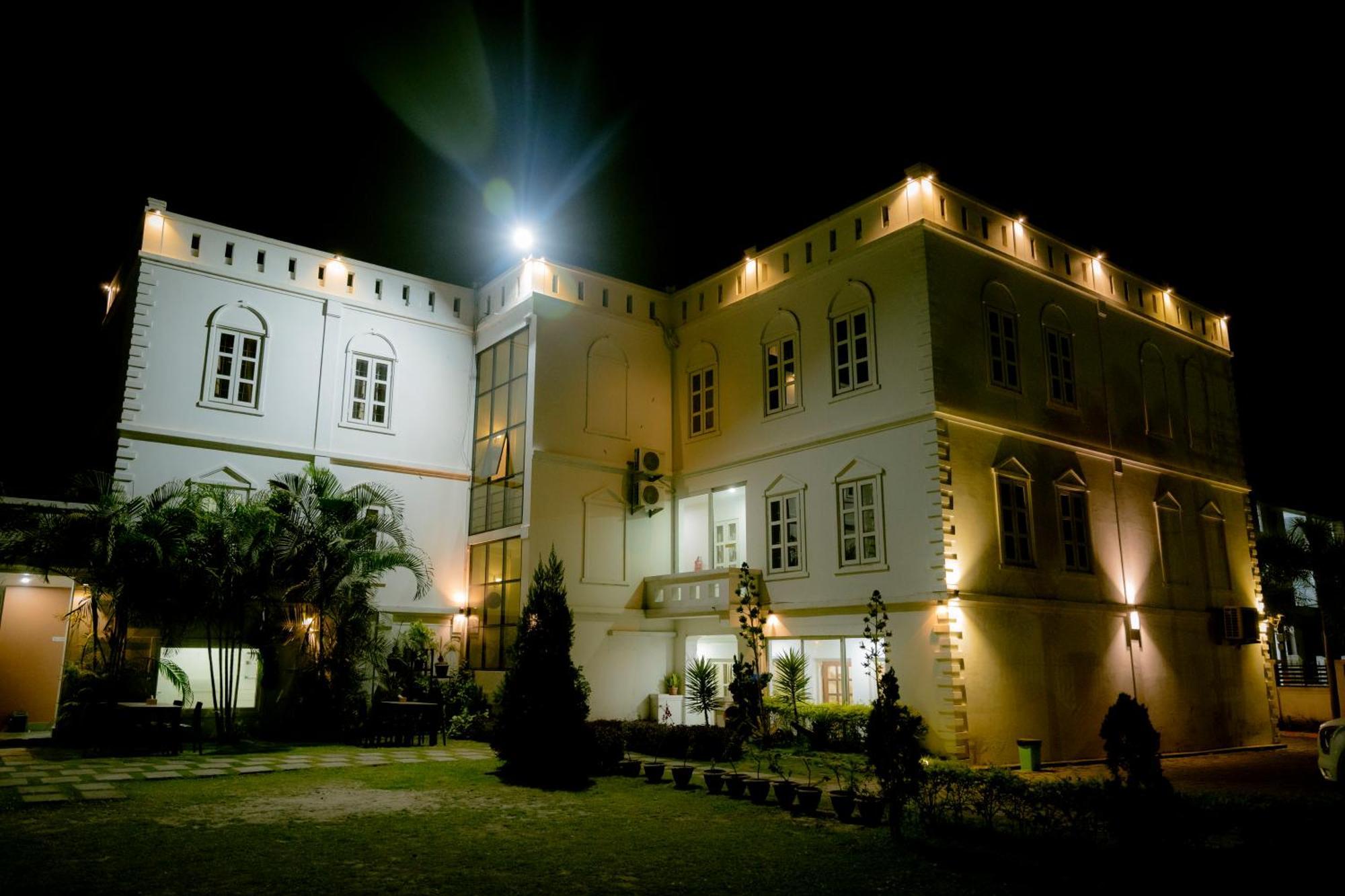Hotel Maden Inn Itahari Esterno foto